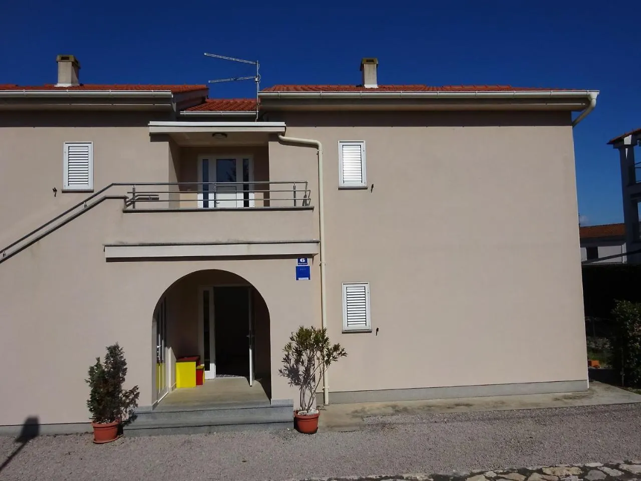 Large Apartment In Malinska Near The Sea