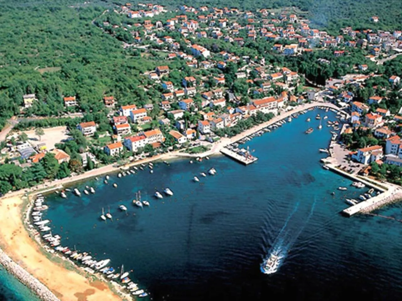 Large Apartment In Malinska Near The Sea