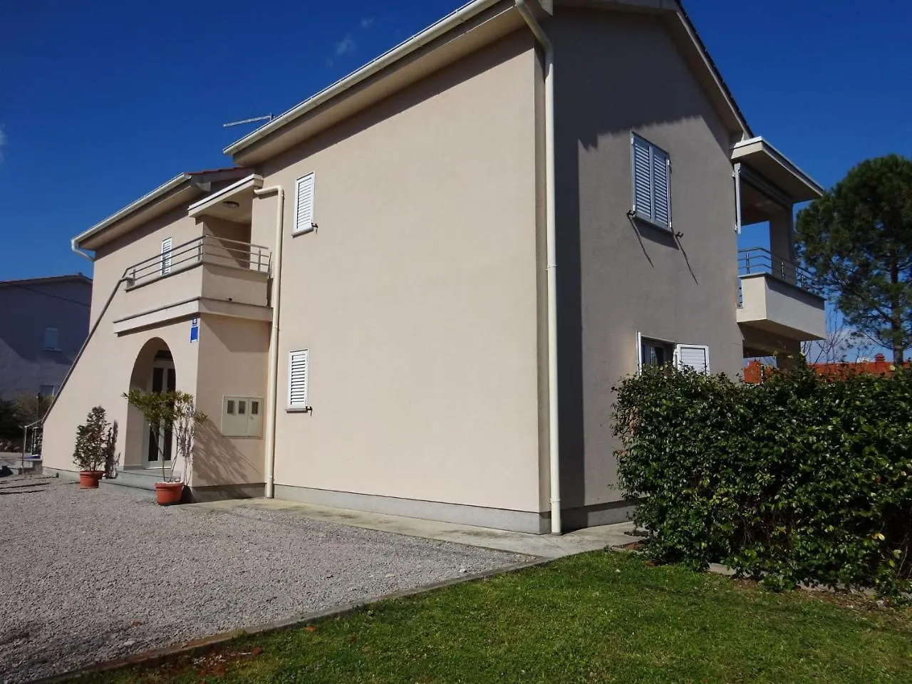 Large Apartment In Malinska Near The Sea